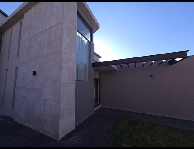 4 BEDROOM HOUSE FOR SALE IN MIDSTREAM HEIGHTS